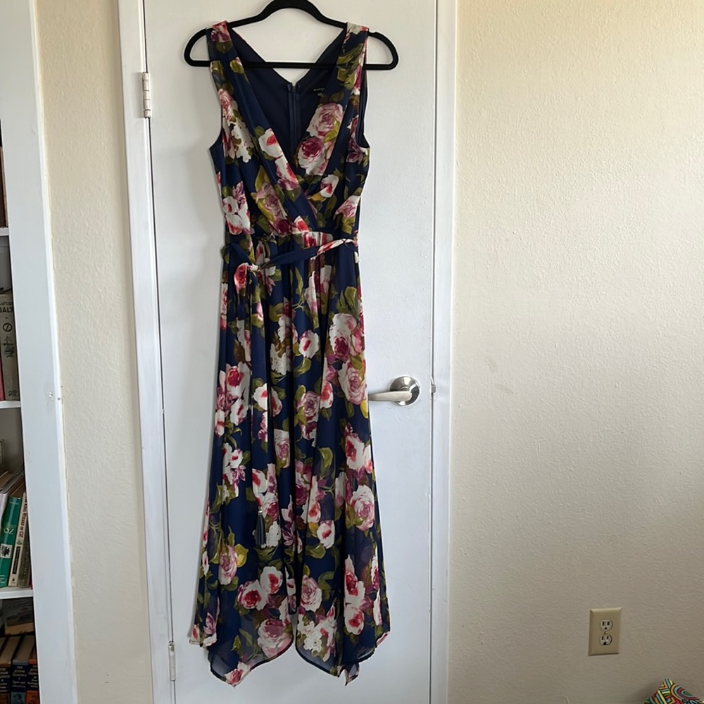 Beautiful soft flowing flowered midi dress. Size 14